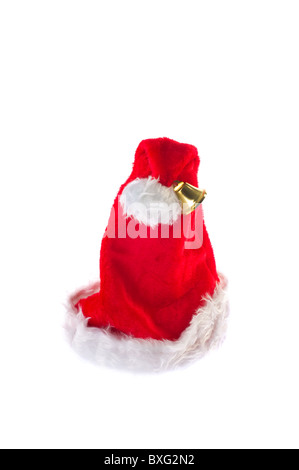 Red Santa Claus hat avec bell cuivre isolé sur fond blanc Banque D'Images