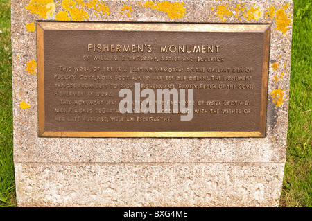 Nouvelle-Écosse, Canada. William E. deGarthe Fishermen's Memorial Monument, Peggy's Cove. Banque D'Images