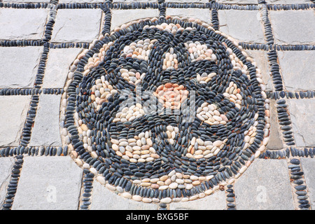 Décoration sur Cobblestone street dans le mont Athos Banque D'Images