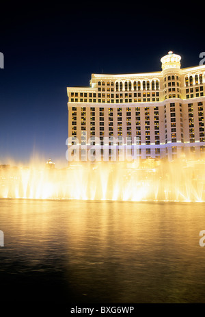 L'extérieur de l'hôtel Bellagio & Casino sur le Strip de Las Vegas - Las Vegas (Nevada), aux États-Unis. Banque D'Images