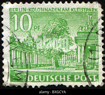 Allemagne- circa 1949 : timbres en Allemagne Berlin, les colonnades à Kleistpark, vers 1949 Banque D'Images