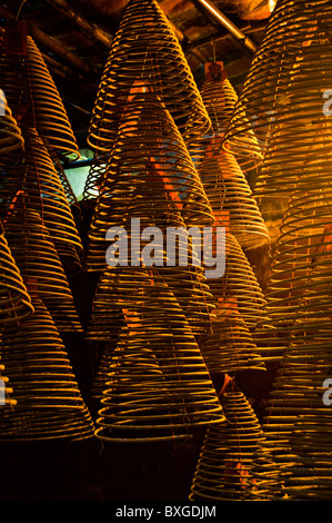 Bobines d'encens dans un temple Ma à Macao, Hong Kong, Chine Banque D'Images