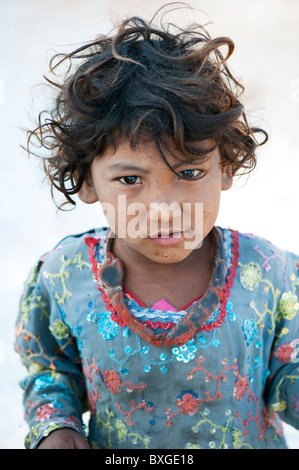 Gadia Lohar. Rajasthan nomades. fille bébé L'errance de l'Inde les forgerons. L'Inde Banque D'Images