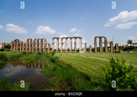 Aqueduc romain Los Milagros à Mérida. L'Estrémadure, Espagne. Banque D'Images