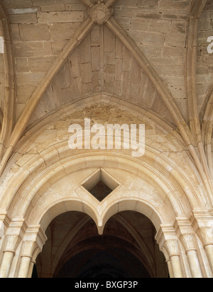 Monastère de Santes Creus. L'Abbaye cistercienne. Entrée de la Salle Capitulaire avec mèche téflonnée vault. Aiguamurcia. La Catalogne. L'Espagne. Banque D'Images