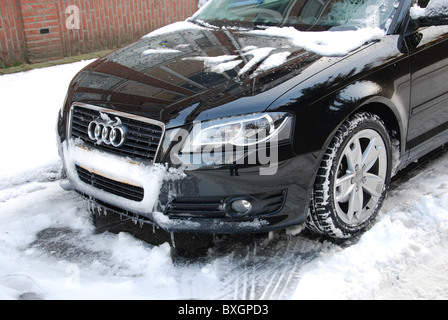 Audi stationnaire dans des conditions hivernales Banque D'Images