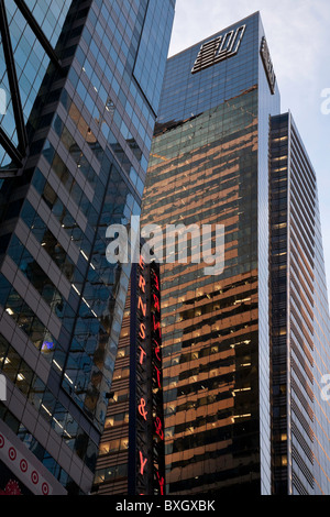 Ernst & Young Building, Times Square, NYC Banque D'Images