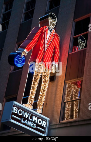 Bowlmor Lanes en néon, Times Square, NYC Banque D'Images