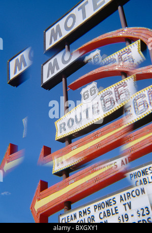 Vintage Neon route 66 Motel Sign, Kingman, AZ, États-Unis Banque D'Images