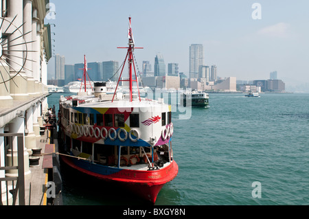 Star Ferry à Central Pier, l'île de Hong Kong, Chine Banque D'Images