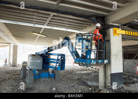 À l'opération de levage de la plate-forme High Wycombe UK Banque D'Images