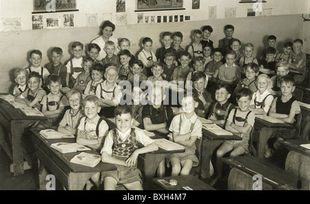 Éducation, classe scolaire dans la salle de classe, Allemagne, vers 1952, droits additionnels-Clearences-non disponible Banque D'Images