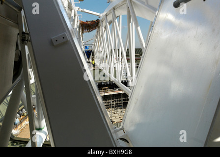 De nouvelles fermes de toit pour toit escamotable de nouveau centre Court All England Lawn Tennis Club Wimbledon London UK 2008 Banque D'Images