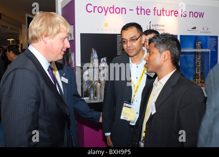 La France, Cannes. 11ème mars 2009. Le maire de Londres Boris Johnson fait la promotion de l'arrondissement londonien de Croydon au MIPIM. Banque D'Images