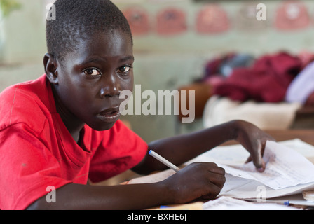 Les enfants à l'école, Chinotimba, Vicfalls, le Zimbabwe, l'Afrique. Banque D'Images