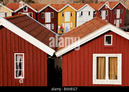 Voile huttes dans Smogen, Bohuslan, Sweden Côte Banque D'Images