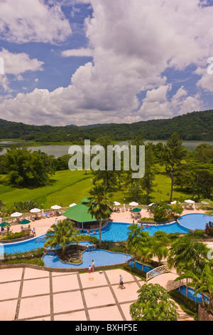 GAMBOA, PANAMA - Piscine à Gamboa Rainforest Resort. Banque D'Images