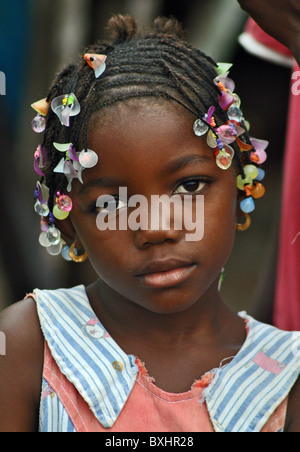 Fille avec perles, Ferkessédougou, Côte d'Ivoire Banque D'Images