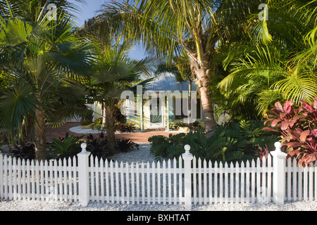 Accueil de luxe avec des piquets de clôture à l'établissement de villégiature de Anna Maria Island, Floride, États-Unis d'Amérique Banque D'Images