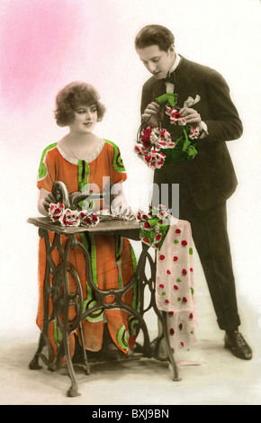 Personnes, couple, femme travaillant à la machine à coudre, pays-Bas, 1926, droits additionnels-Clearences-non disponible Banque D'Images