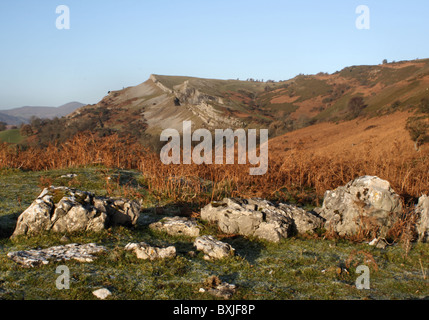 Matin d'hiver sur le panorama avec vue sur les roches de Eglwyseg Llangollen Banque D'Images