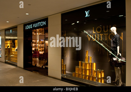 Louis Vuitton boutique dans le centre commercial, l'île de Hong Kong, Chine Banque D'Images