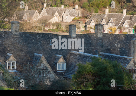 Arlington Row - 17e siècle weavers cottages, construits en pierre de Cotswold, dans le pittoresque village de Bibury Gloucestershire, Royaume-Uni Banque D'Images