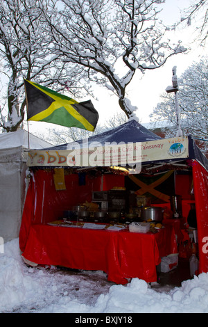 Café-restaurant Caribbean Foods à emporter dans Market Stall à Lord Street, Southport, Merseyside, Royaume-Uni Banque D'Images