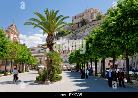 Square et église de San Matteo, Scicli, Sicile, Italie Banque D'Images