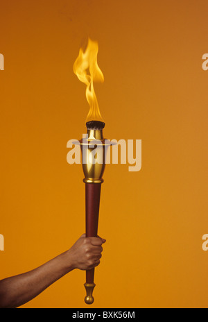 Cérémonie de la flamme de style olympique. Banque D'Images