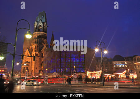 Allemagne, Berlin, Kaiser Wilhelm Memorial Church, Marché de Noël Banque D'Images