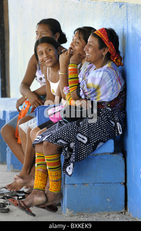 L'école en kuna Playon Chico dans les îles San Blas Panama Banque D'Images