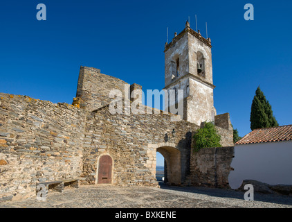 Le Portugal, l'Alentejo, ville médiévale fortifiée de Monsaraz,l'entrée principale de l'enceinte de la ville d'Archway Banque D'Images