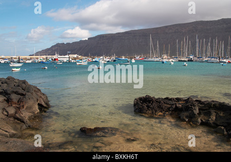 Port de plaisance de Caleta de Sebo. La distance en Lanzarote Banque D'Images