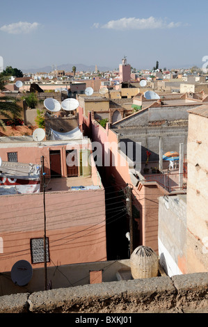 La vue sur les toits depuis les remparts dans les ruines du Palais Badi Banque D'Images