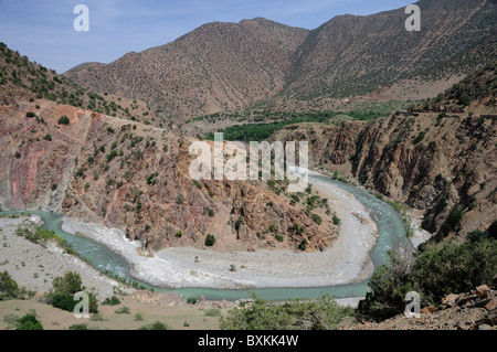 Vue de la rivière Nfiss et forme à travers des paysages près de Asni, Tizi-n-Test road Banque D'Images