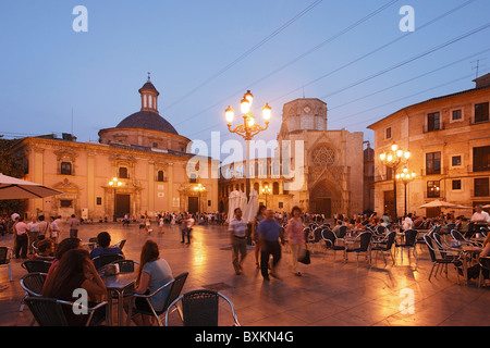 Cafe, la cathédrale de Valence (Cathédrale Métropolitaine de l'Assomption de Notre-Dame de Valence), Valencia, Valencia, Espagne Banque D'Images