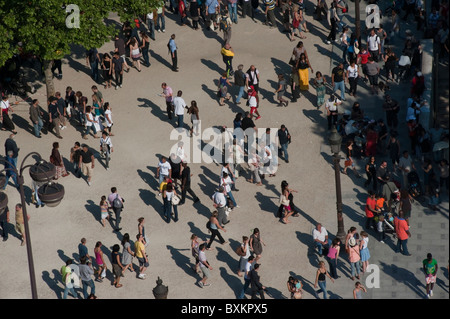 Paris, France, vue d'ensemble, aérienne, foule sur la rue animée, avenue champs-Elysées, occupé, personnes aériennes marchant, ville angle élevé, centre de paris Banque D'Images