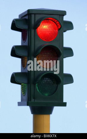 Transport / transport, route, feu de circulation affichant le feu rouge, Allemagne, 20ème siècle, historique, historique, départ, régulation de débit, régulation de circulation, réglementation de circulation, réglementation de circulation, feu de circulation, feux de circulation, feu stop, sauter un feu rouge, signal, signaux, coupure, coupure, coupures, circulation, croisement, intersection, intersections, passages, Intersections, feux, arrêt, arrêt, arrêt, stand immobile, debout immobile, jouet, jouets, droits additionnels-Clearences-non disponible Banque D'Images