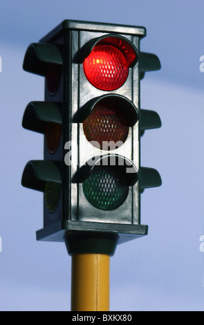 Transport / transport, route, feu de circulation affichant le feu rouge, Allemagne, 20ème siècle, historique, historique, départ, régulation de débit, régulation de circulation, réglementation de circulation, réglementation de circulation, feu de circulation, feux de circulation, feu stop, sauter un feu rouge, signal, signaux, coupure, coupure, coupures, circulation, croisement, intersection, intersections, passages, Intersections, feux, arrêt, arrêt, arrêt, stand immobile, debout immobile, jouet, jouets, droits additionnels-Clearences-non disponible Banque D'Images