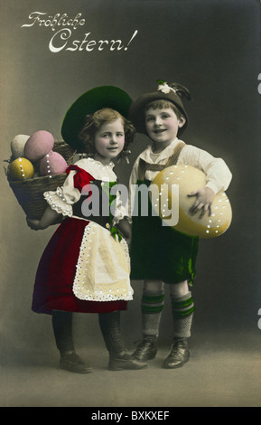 festival, festivals, Pâques, joyeuses Pâques, deux enfants en costume traditionnel bavarois portant des oeufs de Pâques, Allemagne, 1913, droits supplémentaires-Clearences-non disponible Banque D'Images