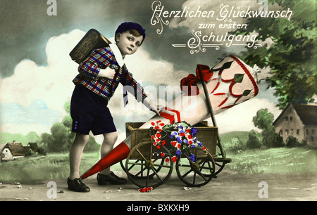 Éducation, école, inscription, garçon avec l'école cône, Allemagne, vers 1928, droits additionnels-Clearences-non disponible Banque D'Images