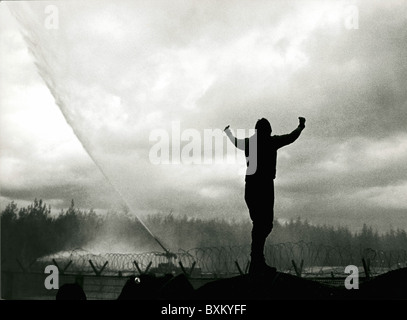 Géographie / voyage, Allemagne, politique, manifestation contre Wackersdorf, démonstration doublant ses poings contre le ciel, 31.03.1986, droits supplémentaires-Clearences-non disponible Banque D'Images