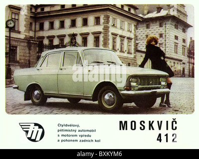 Transport / transport, voiture, variantes de véhicule, Moskvitch 412, Union des Républiques socialistes soviétiques, URSS, Tchécoslovaquie, vers 1970, années 1970, années 1970, 20e siècle, historique, soviétique, voiture, voitures, russe, constructeur automobile AZLK, Avtomobilnyj zavod Leninskogo Komsomola, Moskvich, prospectus, catalogue, brochure, brochure, Mototechnia, Europe de l'est, Europe, brochure, Europe, Europe, Europe de l'est, Europe, Europe, Europe, Europe de l'est, brochures, Europe, Europe Personnes, femme, femme, femme, droits additionnels-Clearences-non disponible Banque D'Images