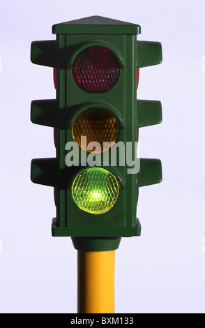 Transport / transport, route, feu de circulation affichant le feu vert, Allemagne, 20ème siècle, historique, historique, départ, régulation de débit, régulation de circulation, réglementation de circulation, réglementation de circulation, feu de circulation, feux de circulation, feu stop, sauter un feu rouge, signal, signaux, coupure, coupure, coupures, circulation, croisement, intersection, intersections, passages, Intersections, lumières, jouets, jouets, droits supplémentaires-Clearences-non disponible Banque D'Images