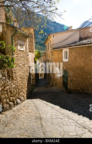 Un paysage du village Fornalutx dans les montagnes de Tramuntana dans l'île de Majorque, Espagne. Banque D'Images