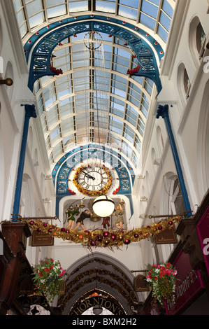 Royaume-uni, Angleterre, dans le Yorkshire, Leeds, Victoria Quarter, Thornton's Arcade réveil à Noël Banque D'Images