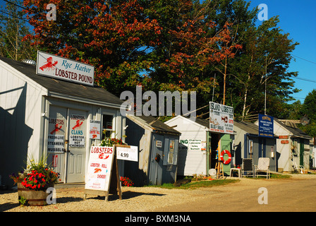 Des cabanes de fruits de mer dans le port de Rye, New Hampshire. Banque D'Images