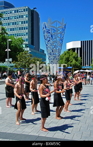 Troupe de danse maorie, Cathedral Square, Christchurch, Canterbury, île du Sud, Nouvelle-Zélande Banque D'Images