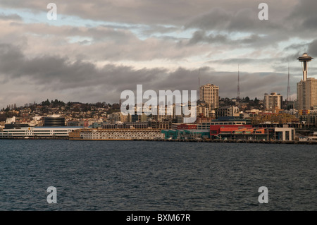 Seattle Skyline vue depuis le Ferry Banque D'Images